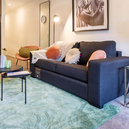 Cozy 1-Bed Apartment With Park Views, Sleeps 4 Christchurch Eksteriør billede