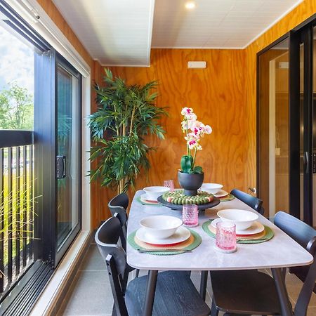 Cozy 1-Bed Apartment With Park Views, Sleeps 4 Christchurch Eksteriør billede