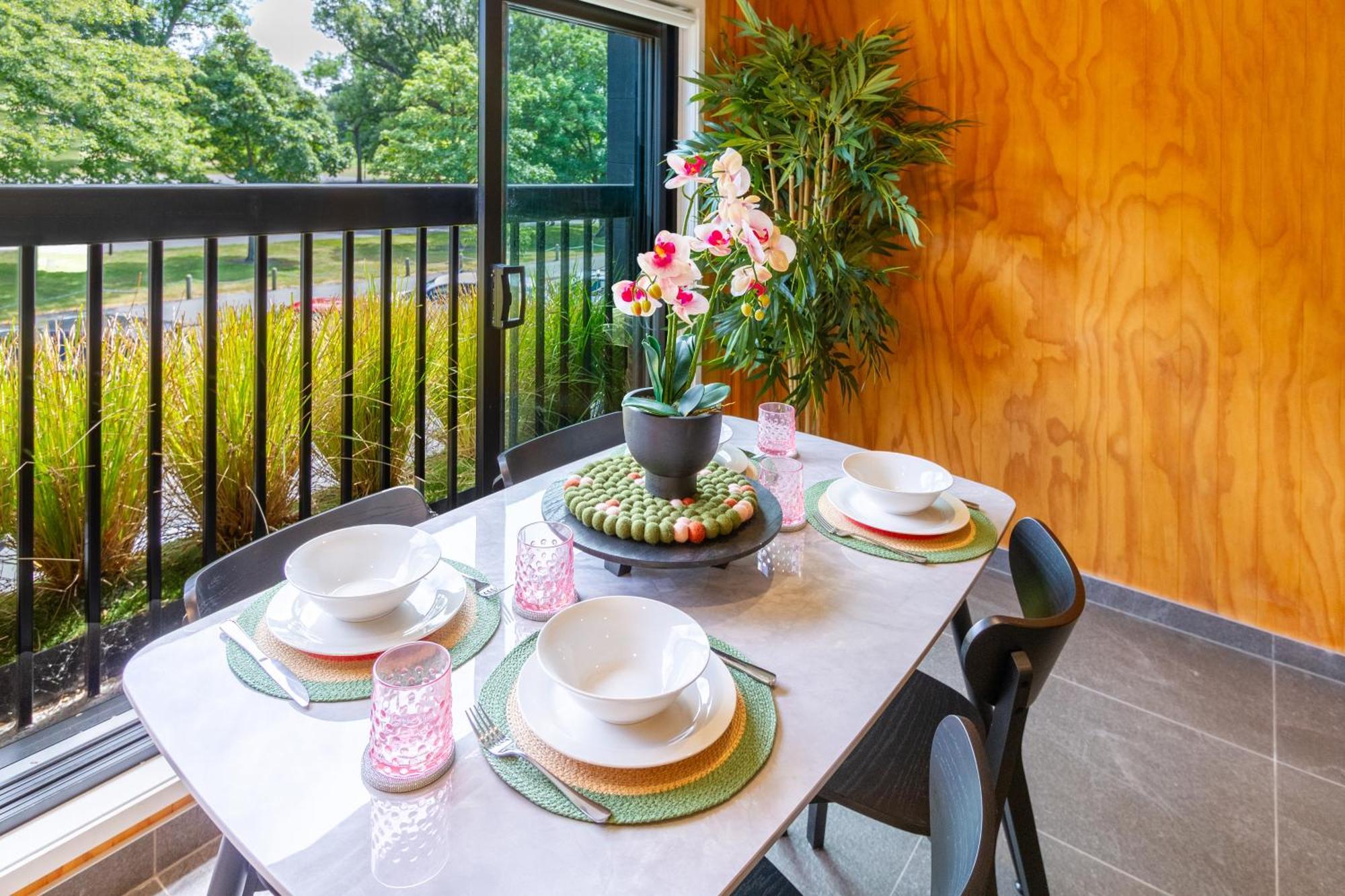 Cozy 1-Bed Apartment With Park Views, Sleeps 4 Christchurch Eksteriør billede