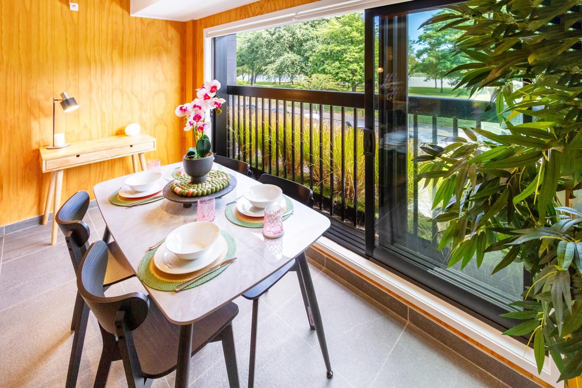 Cozy 1-Bed Apartment With Park Views, Sleeps 4 Christchurch Eksteriør billede