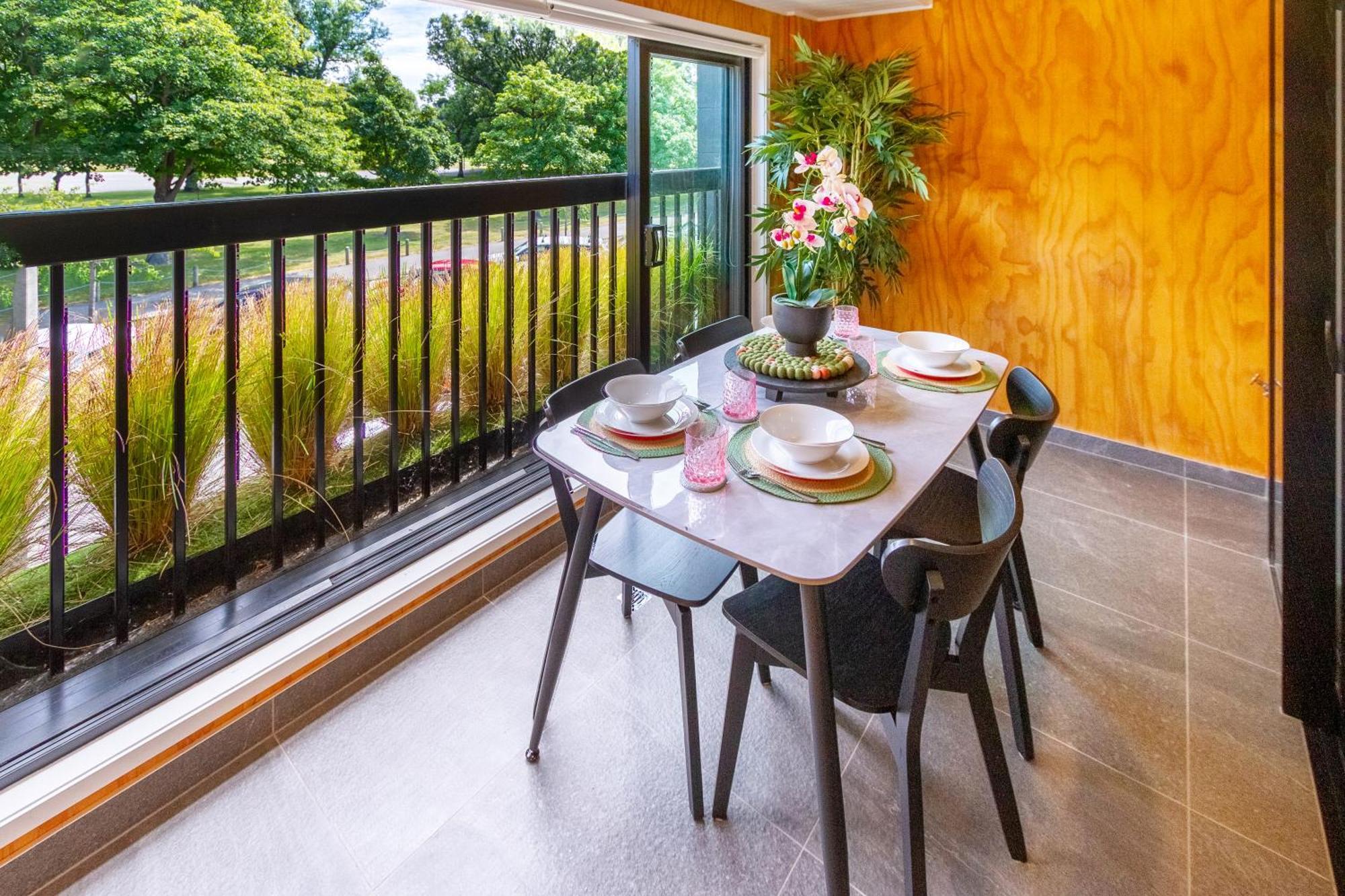 Cozy 1-Bed Apartment With Park Views, Sleeps 4 Christchurch Eksteriør billede